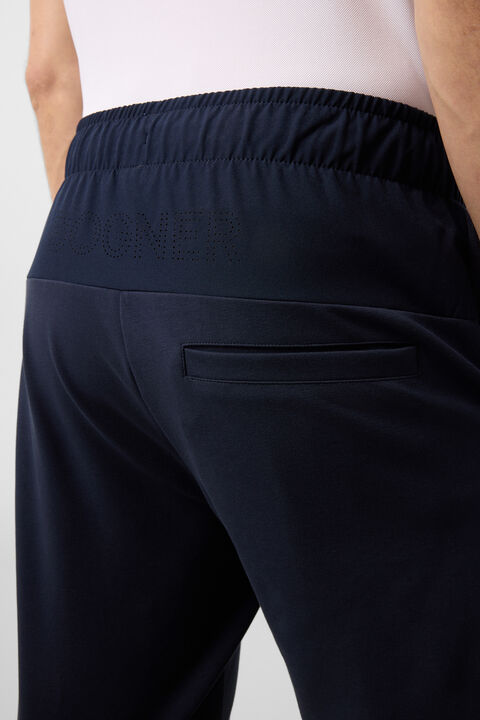 Denny Cargo Sweatshorts In Navy Blue