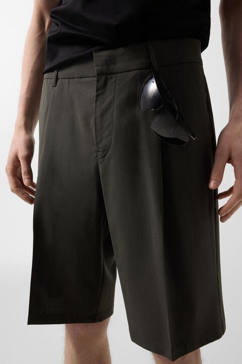 Johny Pleated Shorts In Olive Green