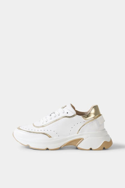 Kobe Sneaker In White/Gold