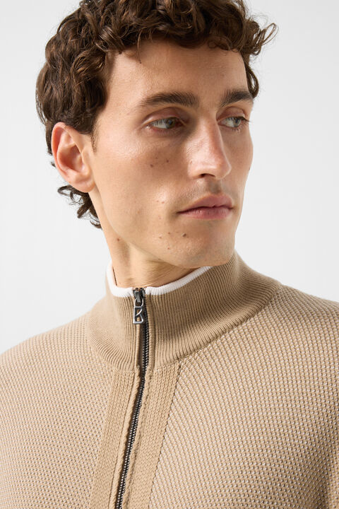 Enzo Knitted Waistcoat In Beige/White
